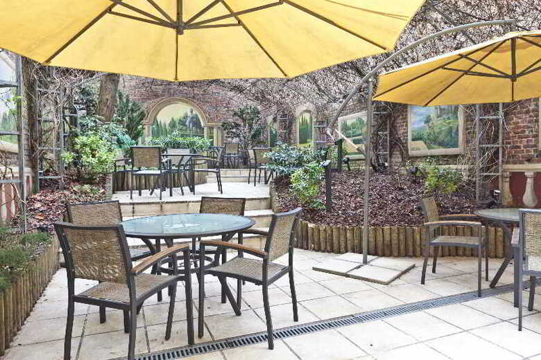 Le Chatelain Hotel