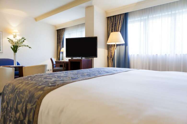 Le Chatelain Hotel