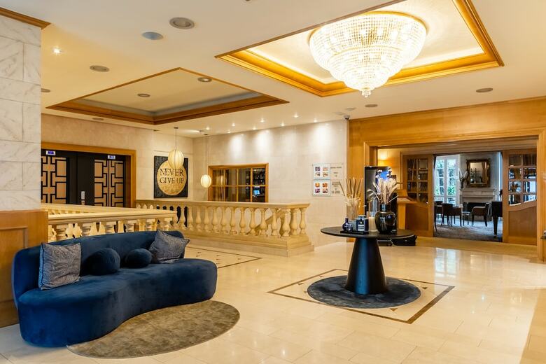 Le Chatelain Hotel