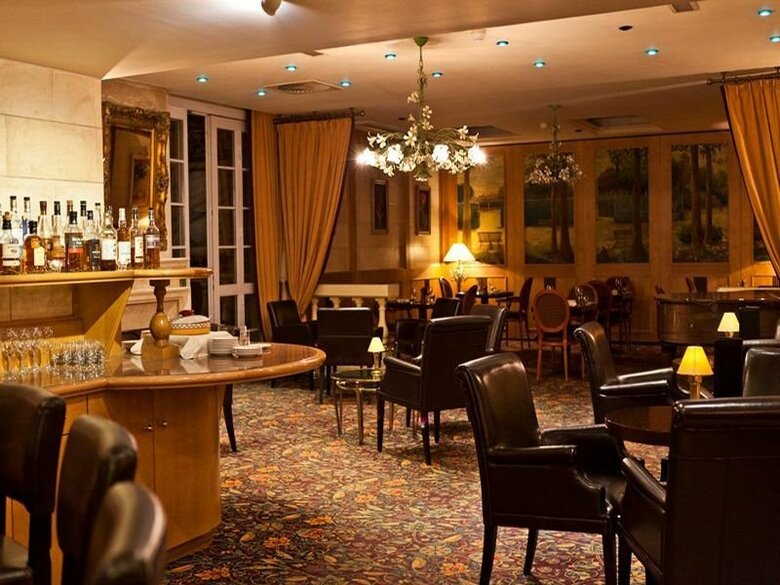 Le Chatelain Hotel