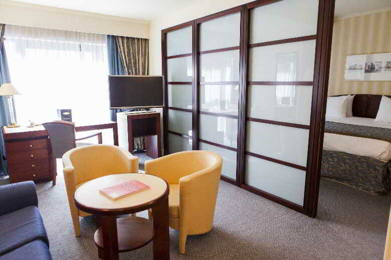 Le Chatelain Hotel