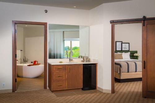 Country Springs Hotel - Pewaukee
