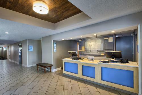 Holiday Inn Express Hotel & Suites Raleigh North - Wake Forest
