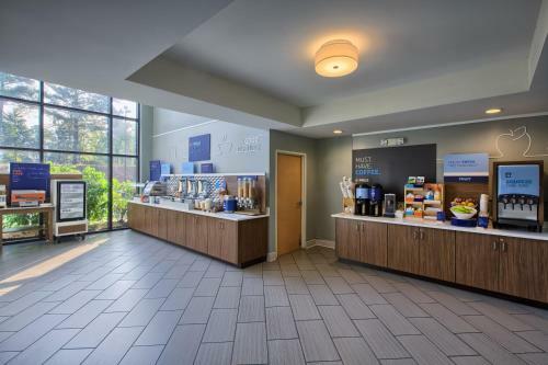 Holiday Inn Express Hotel & Suites Raleigh North - Wake Forest