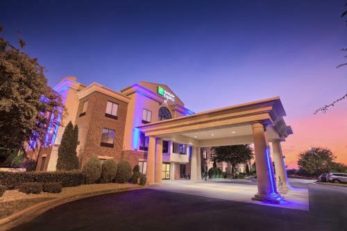 Holiday Inn Express Hotel & Suites Raleigh North - Wake Forest