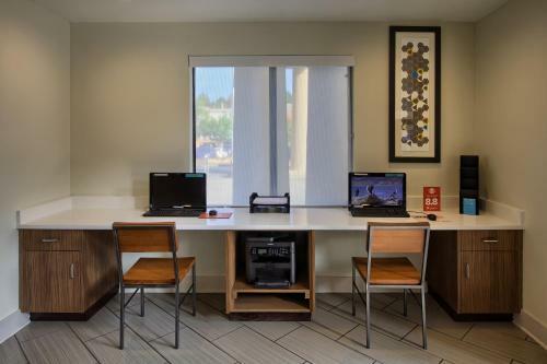 Holiday Inn Express Hotel & Suites Raleigh North - Wake Forest