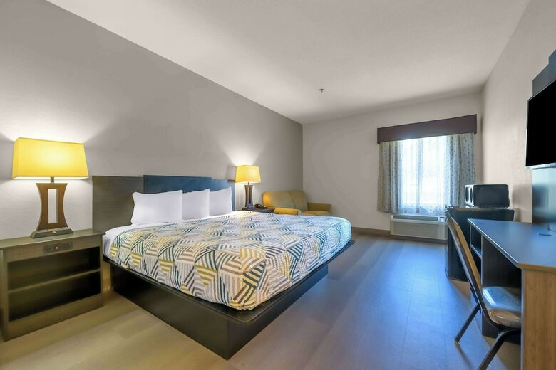Hotel Dawson Village Inn