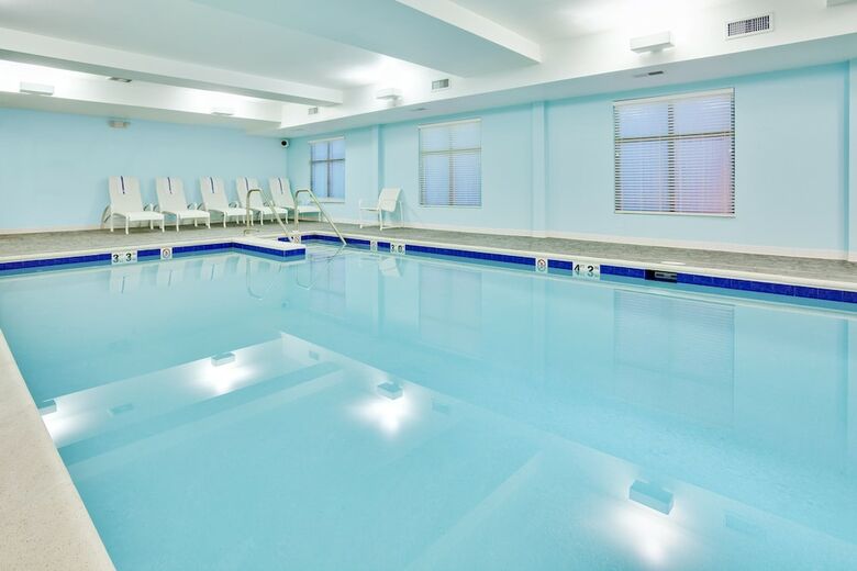 Holiday Inn Express Hotel & Suites Lebanon