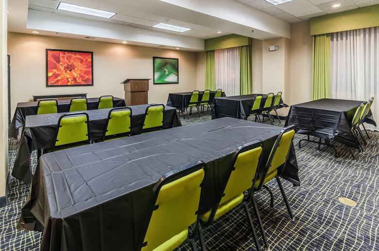 Holiday Inn Express Hotel & Suites Vinita