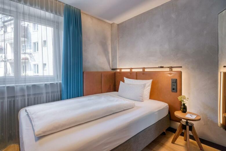 Uns�ld's Factory Hotel