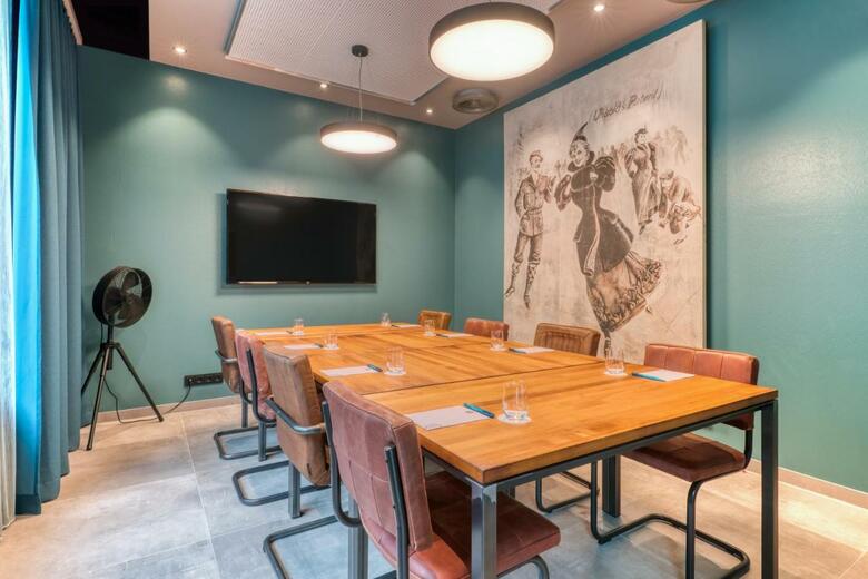 Uns�ld's Factory Hotel