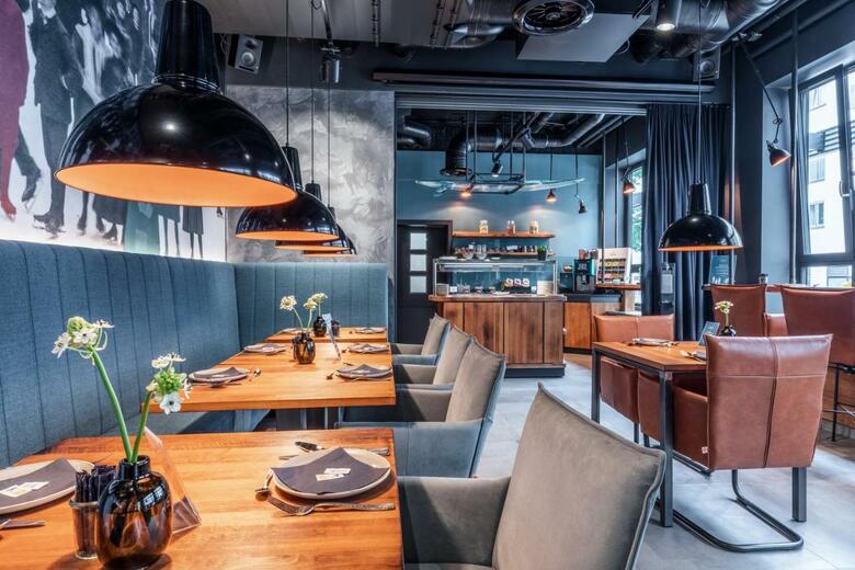 Uns�ld's Factory Hotel