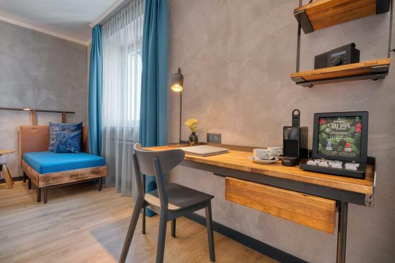 Uns�ld's Factory Hotel