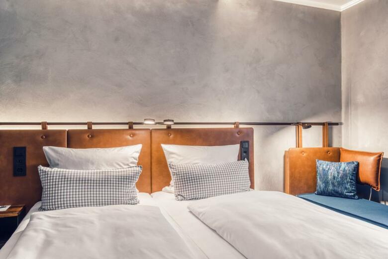 Uns�ld's Factory Hotel