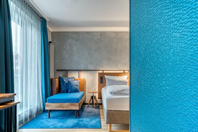 Uns�ld's Factory Hotel