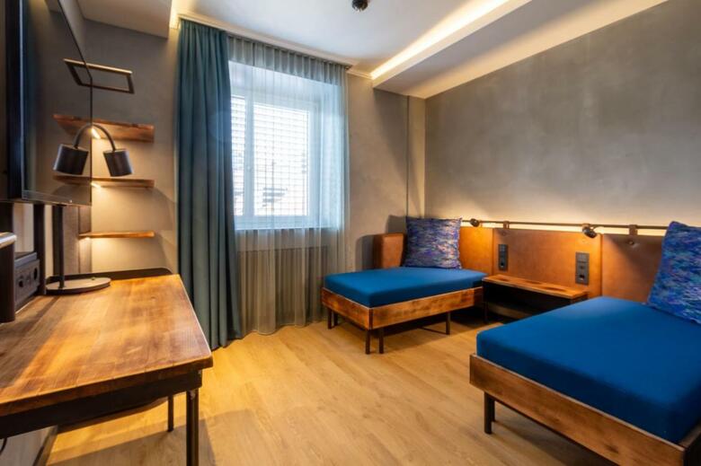 Uns�ld's Factory Hotel