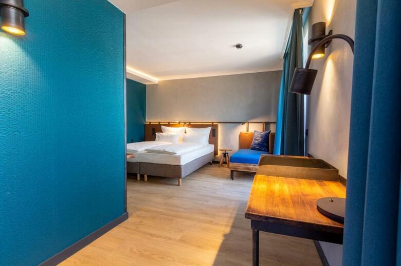 Uns�ld's Factory Hotel