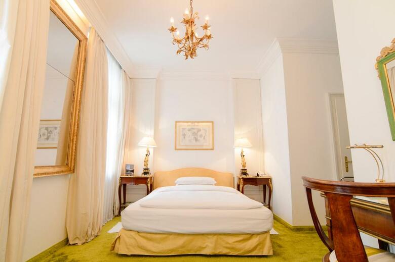 Hotel Opera