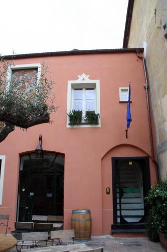 Hostal La Dimora Del Conte Bracco B.