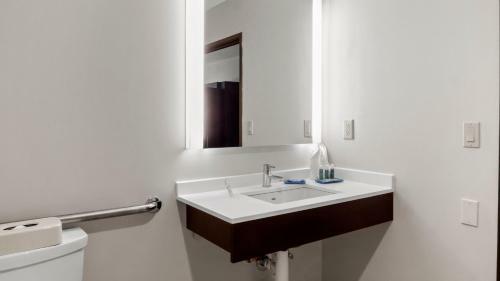 Holiday Inn Express Hotel & Suites Newton Sparta