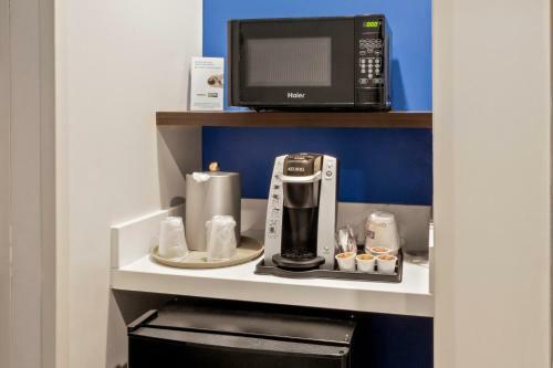 Holiday Inn Express Hotel & Suites Newton Sparta