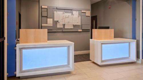 Holiday Inn Express Hotel & Suites Newton Sparta