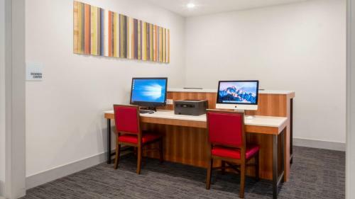 Holiday Inn Express Hotel & Suites Newton Sparta