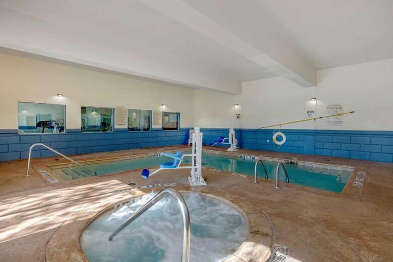 Hotel Comfort Suites Benbrook