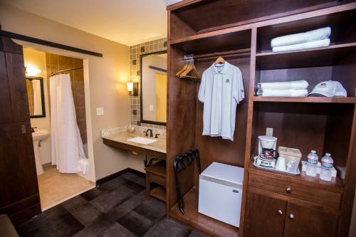 Hotel Carlton Oaks Country Club