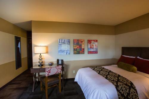 Hotel Carlton Oaks Country Club