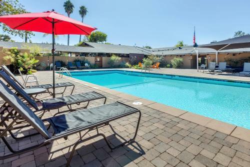 Hotel Carlton Oaks Country Club