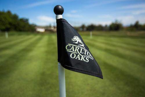 Hotel Carlton Oaks Country Club