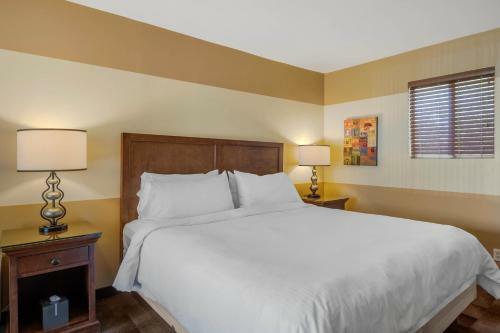 Hotel Carlton Oaks Country Club