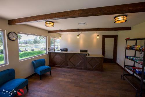 Hotel Carlton Oaks Country Club