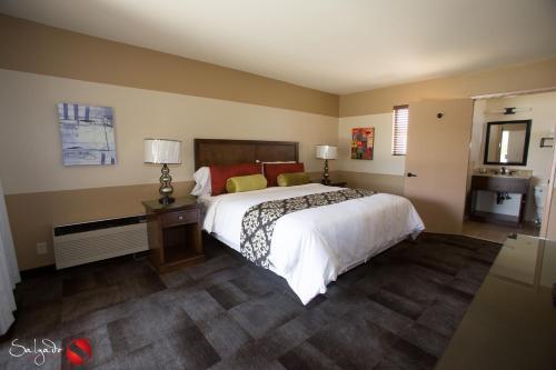 Hotel Carlton Oaks Country Club
