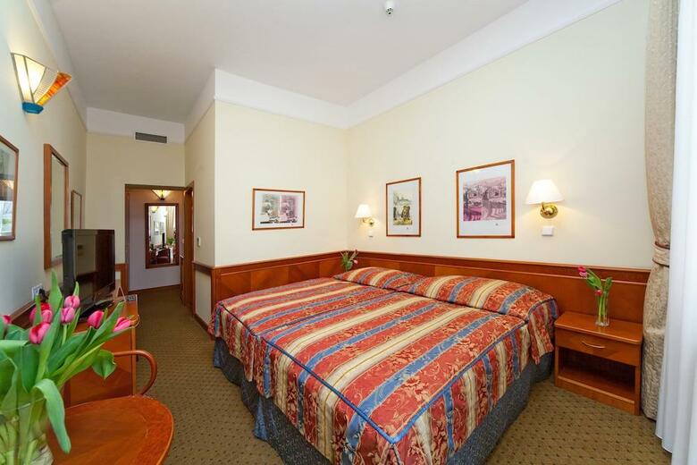 Hotel 16