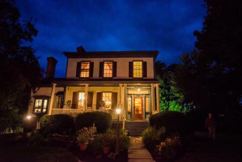 Bed & Breakfast The Borland House Inn