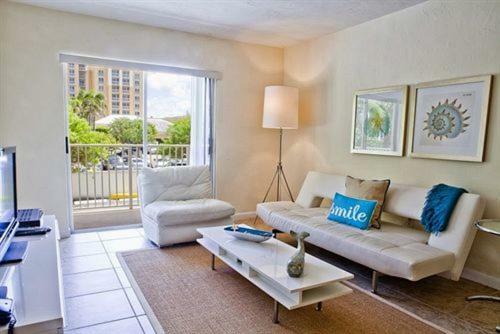 Hotel Suites At Coral Reef Resort