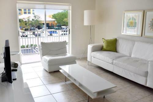 Hotel Suites At Coral Reef Resort