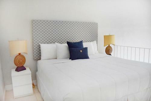 Hotel Suites At Coral Reef Resort
