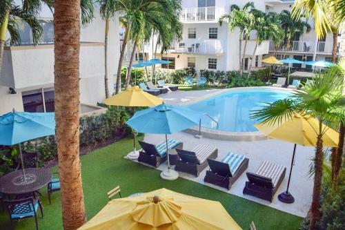 Hotel Suites At Coral Reef Resort