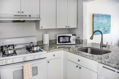 Hotel Suites At Coral Reef Resort