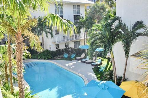 Hotel Suites At Coral Reef Resort