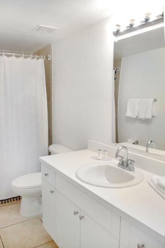 Hotel Suites At Coral Reef Resort