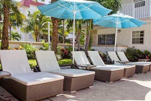 Hotel Suites At Coral Reef Resort
