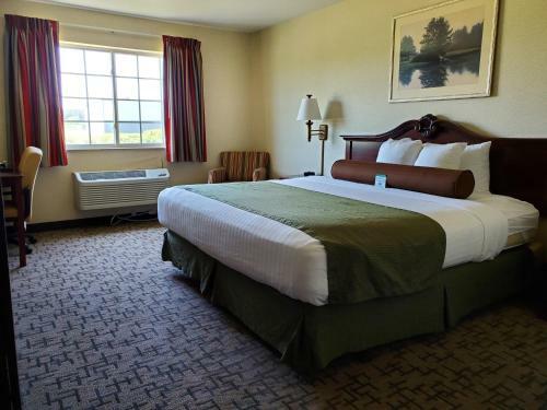 Hotel Boarders Inn & Suites - Shawano
