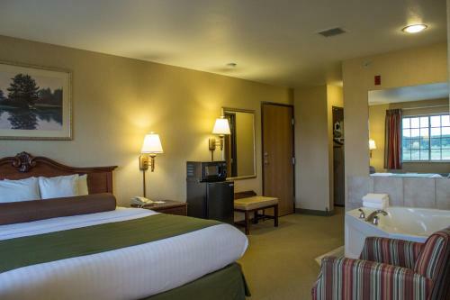 Hotel Boarders Inn & Suites - Shawano
