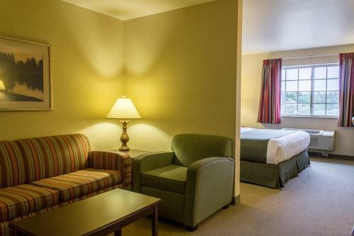 Hotel Boarders Inn & Suites - Shawano