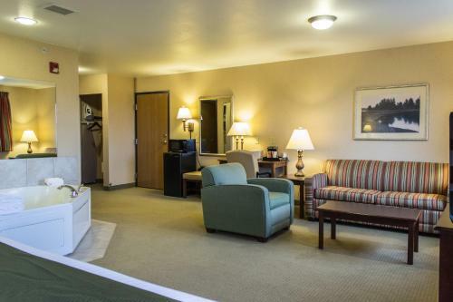 Hotel Boarders Inn & Suites - Shawano