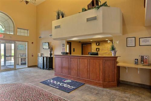 Hotel Boarders Inn & Suites - Shawano